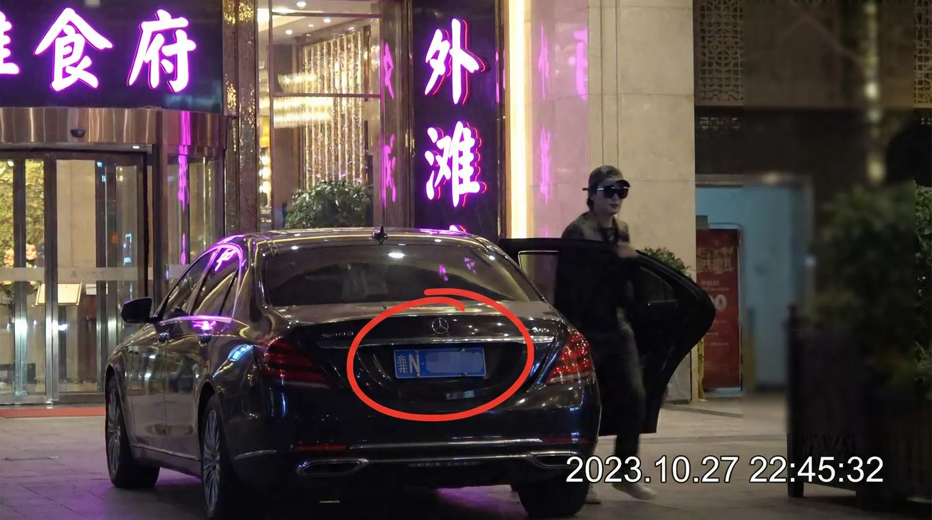 [国产51]国产51永久地址::精品国产51在线播放 - 豪车餐厅外偷拍